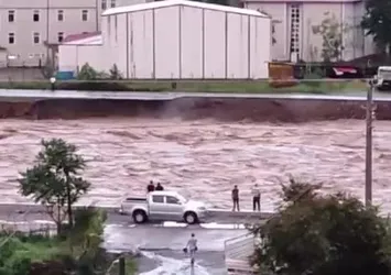 Artvin'de sağanak sonrası yollar çöktü