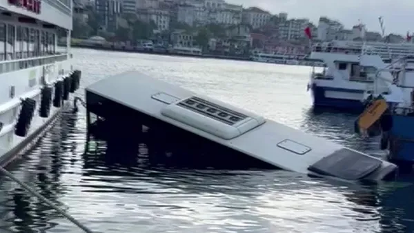 1693336527526.jpg İstanbul'un çilesi: İmamoğlu! İETT otobüsü alev alev yandı! O anlar kamerada - 3