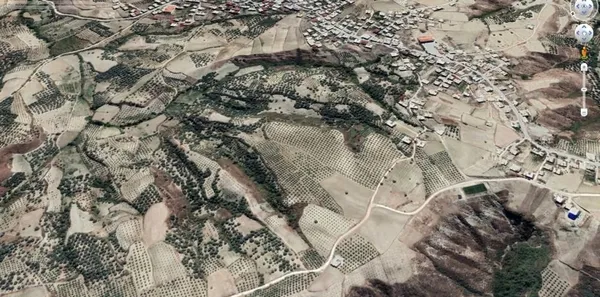 hatayda-500-metrelik-dev-yariklar-buyuk-yikim-uzaydan-iste-boyle-gozukuyor-1677828956848.jpg Hatay’da 500 metrelik dev yarıklar! Büyük yıkım uzaydan işte böyle gözüküyor - 2