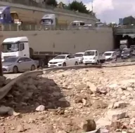 Hafriyat kamyonu devrildi! A Haber olay yerinde