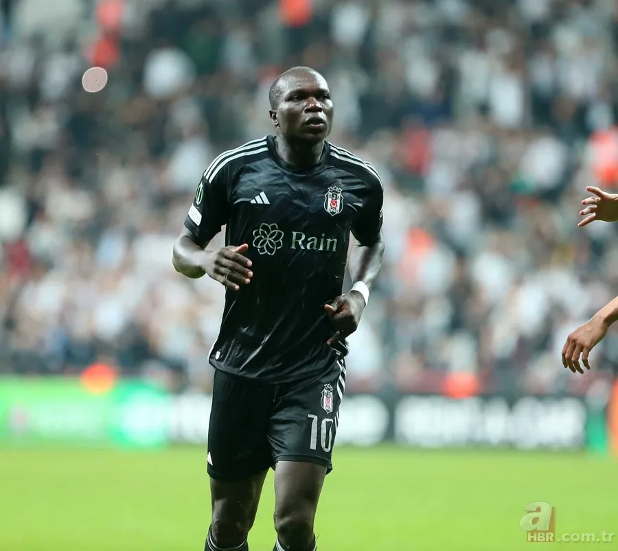 Beşiktaş'ta Van Bronckhorst o isimlerin biletini kesti! 5 yolcu birden 7