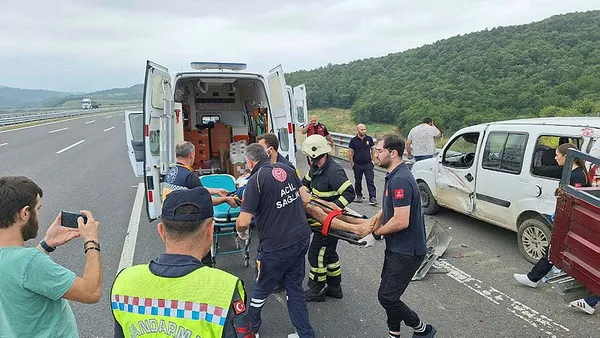 1692010590764.jpg Kuzey Marmara Otoyolu'nda feci kaza! Kamyonet arkadan vurdu! Çok sayıda yaralı var... - 3