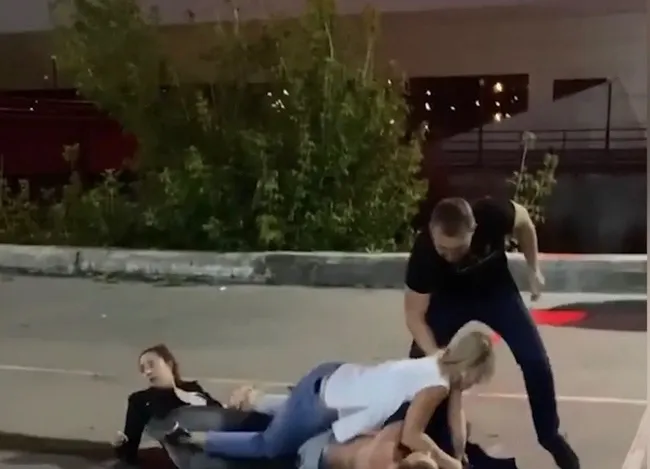 Rusya’da boksörlerin kavgasını ayırmaya çalışan kişi kendi canından oldu - 5