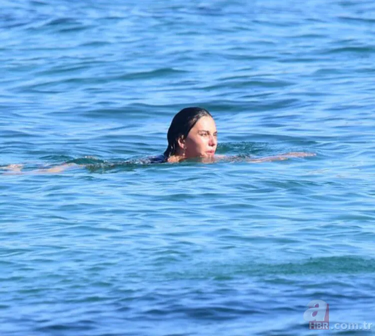 Hande Ataizi ve sevgilisi Dinç Aydoğdu’nun gergin anları! Plajda birbirlerine girdiler 4