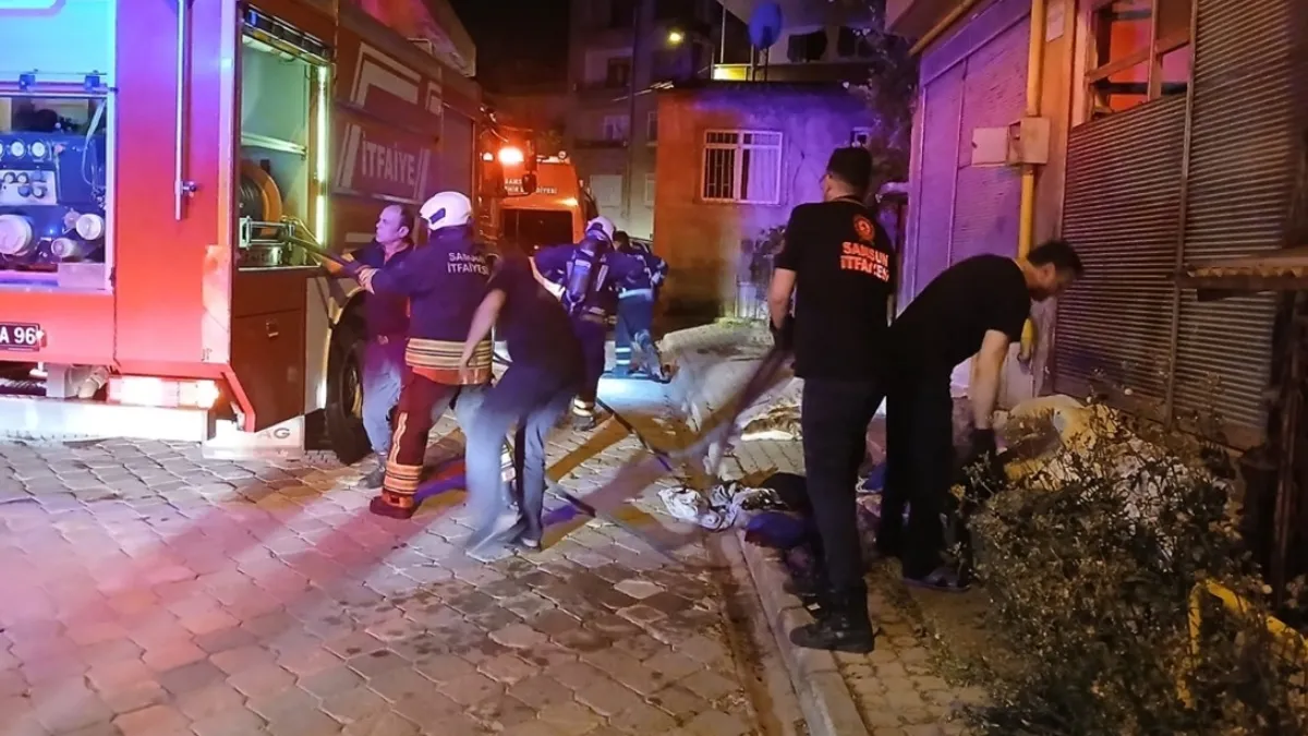 Samsun'da yangın paniği: 1'i itfaiyeci 2 kişi yaralandı