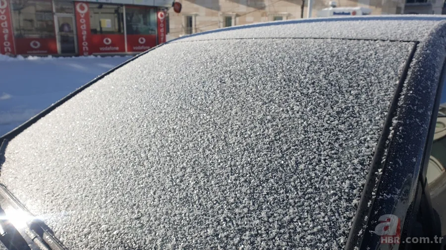 Sıcaklık eksi 18'e düştü! Binalarda buz sarkıtları oluştu 8