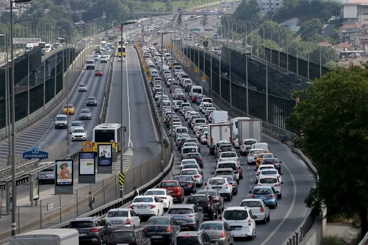Son dakika: İstanbul Haliç’teki çalışma trafiği felç etti!