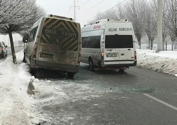 Sivas'ta korkutan kaza: 12 kişi yaralandı