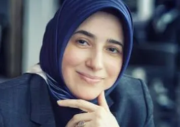 AK Parti Milletvekili Özlem Zengin’den başörtüsü yasakçılarına net cevap: Taşlar yerine oturana kadar konuşmaya devam