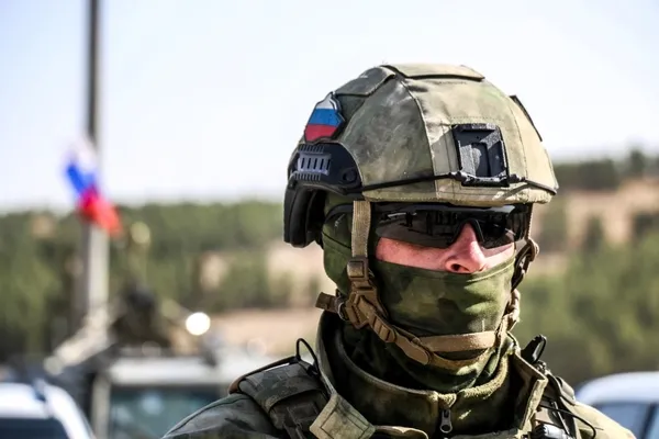 Son dakika: Rusya, ABD’nin boşalttığı Tişrin üssüne de yerleşti! Devir teslimde dikkat çeken görüntü