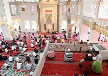Aşı karşıtı imam açığa alındı