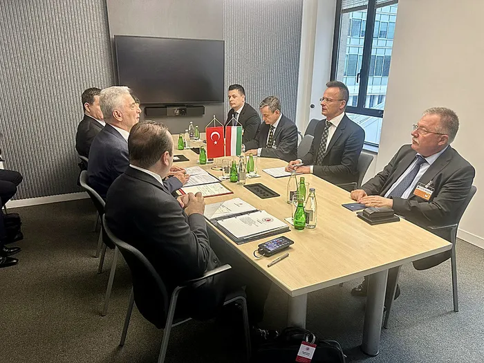 bakan-bolat-duyurdu-macaristan-ile-ticari-iliskilerimizi-cok-daha-guclu-seviyelere-cikaracagiz-1714665342026.jpg Bakan Bolat duyurdu: Macaristan ile ticari ilişkilerimizi çok daha güçlü seviyelere çıkaracağız