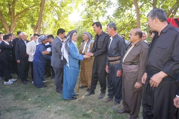 sirnakta-ihtisamli-dugunun-sanslisi-gelin-ve-damat-oldu-1-kilo-altin-ve-500-bin-tl-takildi-1662978417310.jpg Şırnak’ta ihtişamlı düğünün şanslısı gelin ve damat oldu! 1 kilo altın ve 500 bin TL takıldı - 4