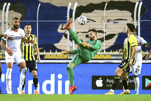 Kadıköy’de Fener geçidi! Sarı lacivertliler Alanyaspor’u da yendi