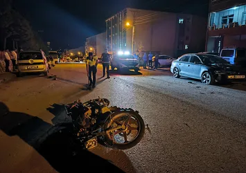 Motosiklet ile otomobil çarpıştı: 1 ölü