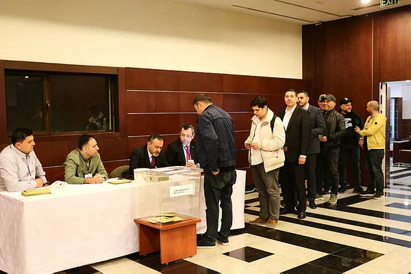 14-mayis-secimlerinde-bir-ilk-yurt-disi-temsilciliklerde-kullanilan-oy-sayisi-2018-secimindeki-oy-sayisi-gecti-1683404314470.jpg 14 Mayıs seçimlerinde bir ilk! Yurt dışı temsilciliklerde kullanılan oy sayısı 2018 seçimindeki oy sayısı geçti - 1