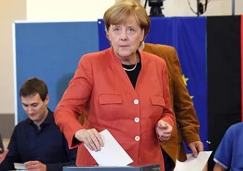 Merkel'den seçim sonrası ilk açıklama