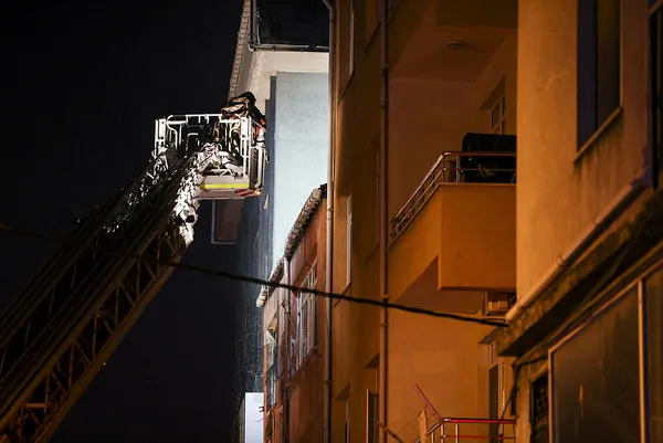 İstanbul Kadıköy’deki bir binada büyük patlama! Olay yerine çok sayıda itfaiye sevk edildi
