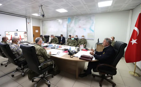 son-dakika-bakan-akardan-atinaya-silahlanma-tepkisi-1627371438971.jpg Son dakika: Bakan Akar'dan Atina'ya 'silahlanma' tepkisi - 3