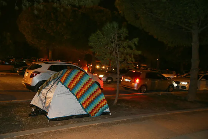 1579734061566.jpg Evlerini boşaltan Manisalılar parklarda ateş yaktı - 1