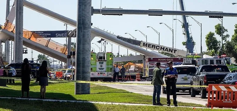 ABD'de üst geçit çöktü, ölü ve yaralılar var