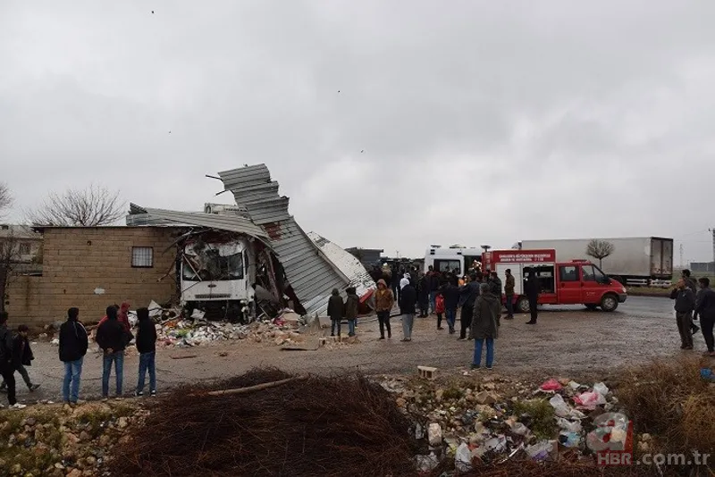Son dakika: Şanlıurfa'da feci olay! Tır markete daldı 10