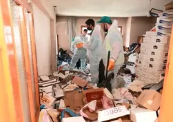 Bursa'da akılalmaz olay! Bir evden neredeyse 20 ton çöp çıkarıldı