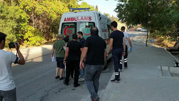 İzmir’de genç kız dehşet saçtı