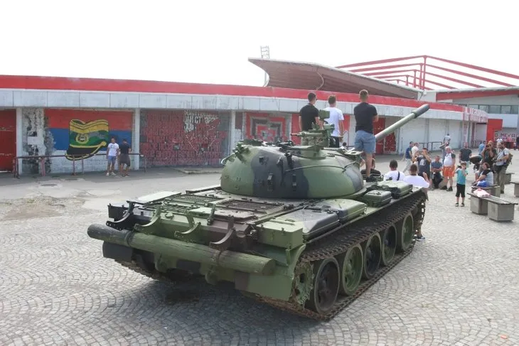 Kızılyıldız’ın stadı önüne tank çekildi