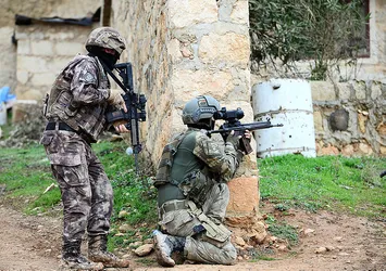 Cinderes tamam sıra Afrin'de