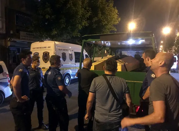 1657147483637.jpg Annesini boğazını ekmek bıçağıyla keserek öldürdü! İstanbul'da vahşet - 2