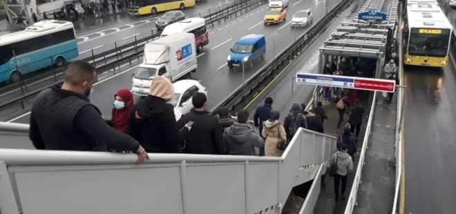Metrobüste Kovid-19 tedbirleri yok sayıldı! Ürküten görüntüler
