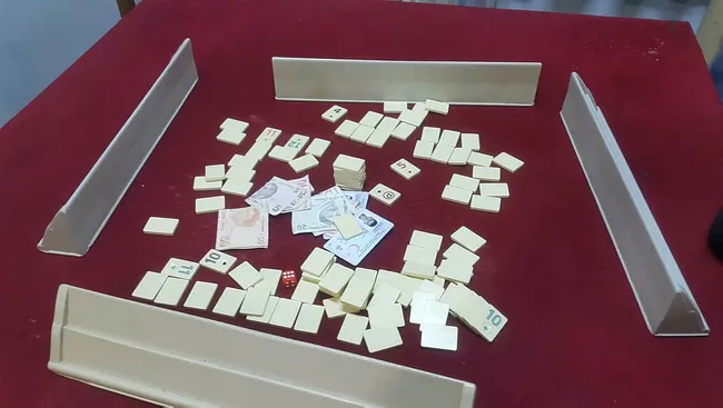 Adana'da mühürlenen kahvehanede kumar oynamak için duvarda delik açmışlar - 4