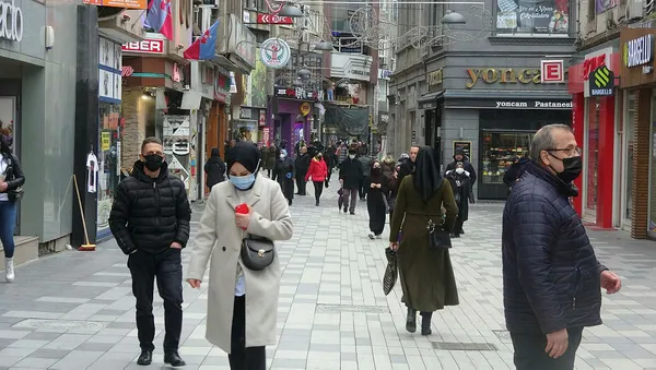 Koronavirüs maskesi kalkmasına rağmen Trabzonlular tedbiri bırakmadı - 4