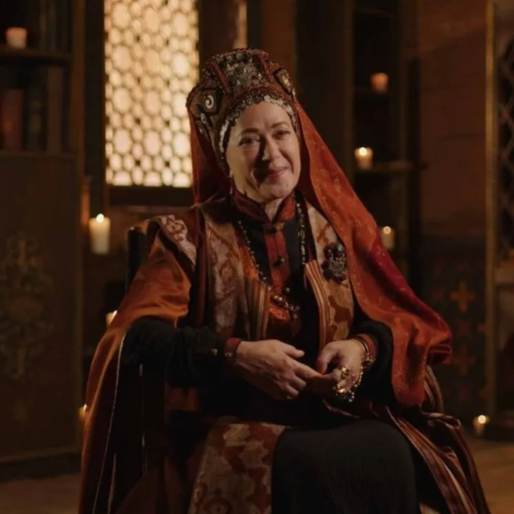 Kuruluş Orhan'ın Malhun Hatun'u Bennu Yıldırımlar'ın oyuncu kızı annesinin kopyası çıktı