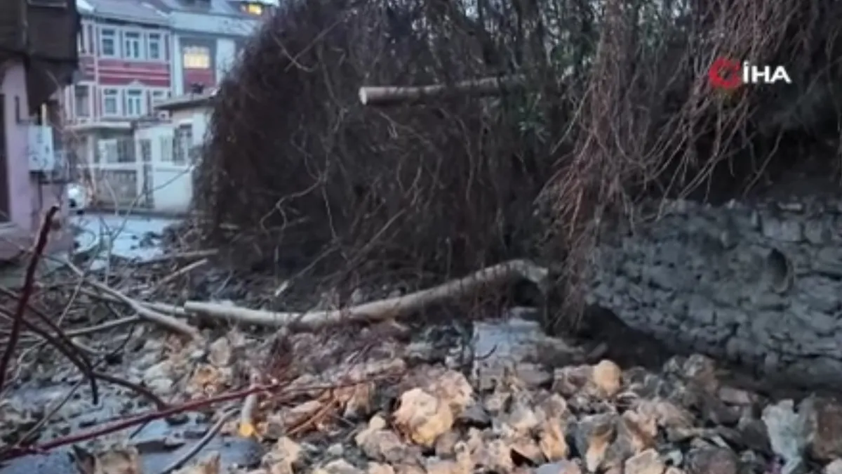 İstanbul'da felaketin eşiğinden dönüldü! Yağış nedeniyle istinat duvarı çöktü