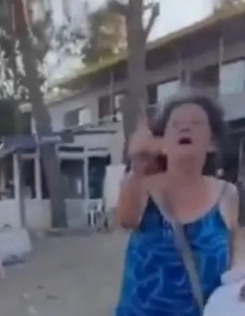 28 Şubat zihniyeti bu kez İzmir'de! Plajda başörtülü anne ve kızına saldıran şüpheli İpek Akıncı hakkında tutuklama talebi - 2