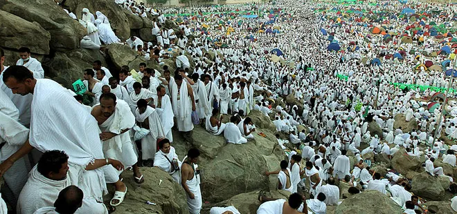 2.4 milyon hacı adayı Arafat’ta buluşuyor