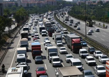 TEM'de bayram yoğunluğu! Uzun kuyruklar oluştu