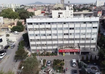 CHP'li Ceyhan Belediyesi suyunu çıkardı! Koltuk işleri genel müdürlüğü | Bir adam 22 koltuk