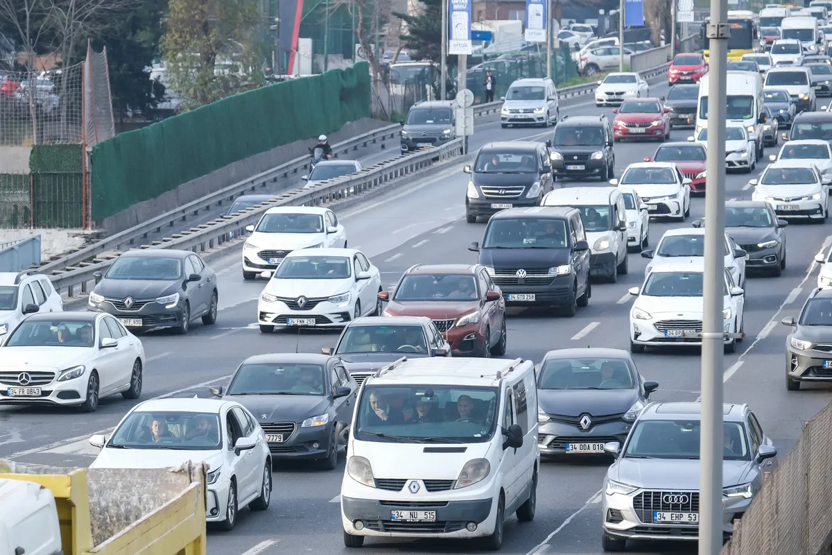 31-temmuz-istanbulda-kapali-yollar-ve-alternatif-guzergahlar-1785481461316.jpg Trafik düzenlemesi nedeniyle Seyrantepe, Maslak ve stadyum çevresindeki bağlantılarda öğle saatlerinden itibaren ulaşım akışı değişecek.