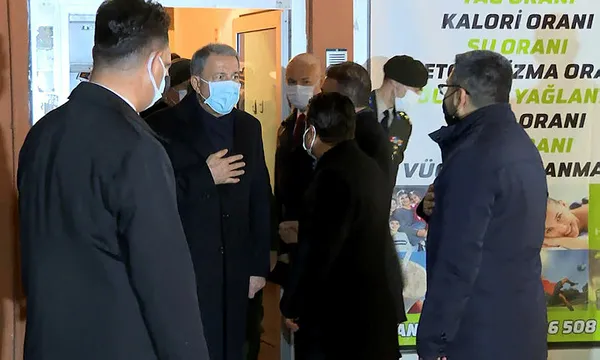 Milli Savunma Bakanı Hulusi Akar Pençe Kartal- 2 Harekatı şehitlerinin ailelerini ziyaret etti