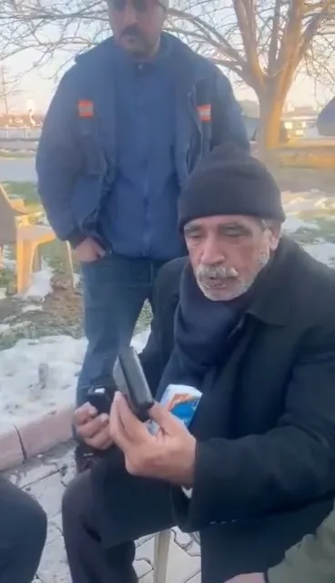 Afet bölgesine gönderilen montun cebinde unutulmuştu: Depremzede sahibine teslim etti