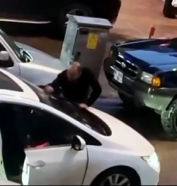 1705393029368.jpeg Adana'da trafikte dehşet! Ayrılmak isteyen sevgilisine kabusu yaşattı - 5