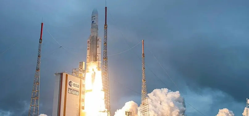 NASA dünyanın en büyük uzay teleskobu James Webb’i uzaya fırlattı
