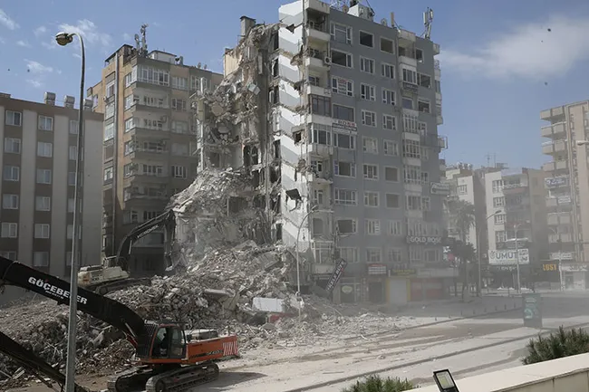 deprem-davalarinda-ilk-kara-sanliurfada-cikti-18-yil-1-ay-15-gun-hapis-1708617006877.jpg Deprem davalarında ilk kara Şanlıurfa'da çıktı: 18 yıl 1 ay 15 gün hapis - 1