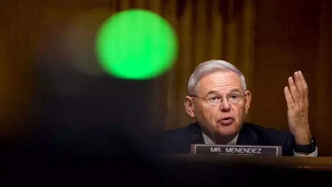 yolsuzlukla-suclanan-turkiye-karsiti-abdli-senator-menendez-istifa-etti-1721766988309.jpg Rüşvet ve yolsuzluktan suçlu bulunan ABD'li Senatör Bob Menendez istifa etti