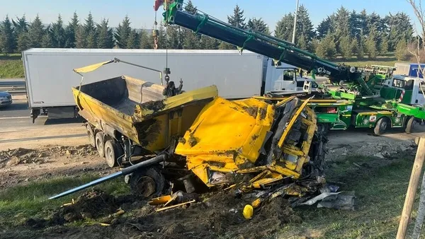 hafriyat-kamyonu-araclari-bicmisti-hayatini-kaybeden-ipekin-yegeninden-yurek-yakan-sozler-kaza-degil-katliam-1679993203473.jpg 6 kişinin öldüğü feci kazanın nedeni ortaya çıktı! Hayatını kaybeden İpek’in yeğeninden yürek yakan sözler - 10