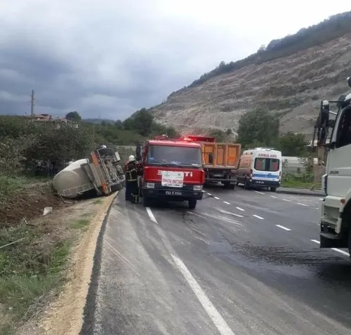 Ordu'da kontrolden çıkan beton mikseri devrildi - 1