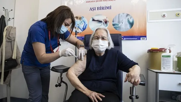 Bilim Kurulu yeniden toplanıyor! Türkiye'nin gözü saat 17.00'de! Gündem yerli aşı TURKOVAC ve vakalardaki son durum - 12
